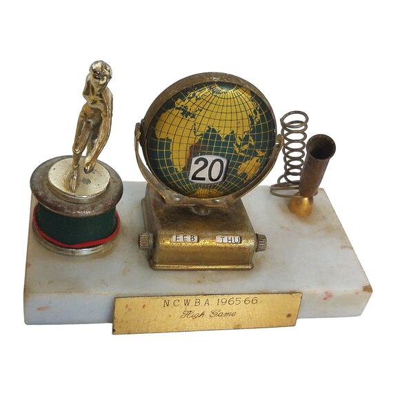 Vintage World Map Perpetual Flip Calendar Bowling Trophy 1965-1966 - Picture 1 of 7